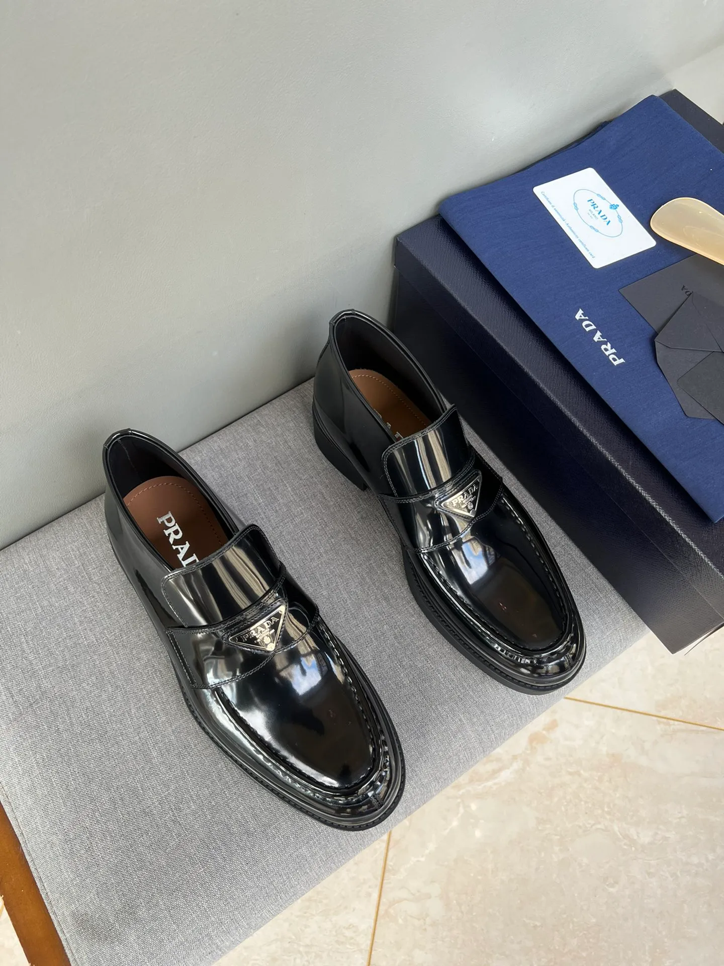Batch of 1000💰Exclusive hot-selling new Prada Chelsea thick-soled men's shoes, naked boots, imported calf leather on the surface, cow leather on the lining, the outsole is made of private model TPU material, the frosted effect is consistent with the original version, 39-44 in stock (38, 45 custom-made, non-refundable)